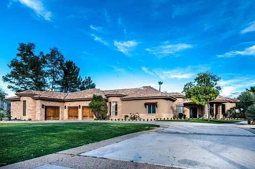 6 bed, 5.5 bath, 6298 sqft, $20,000 — Photo 2