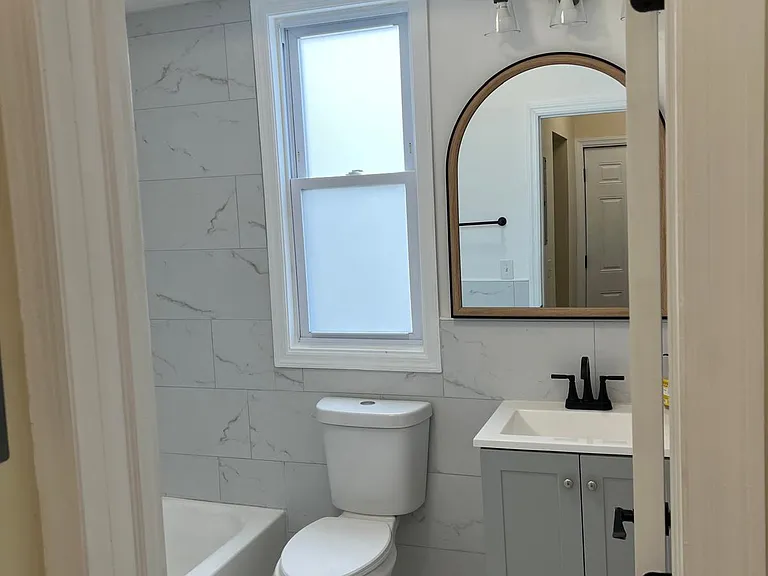 Bathroom w/Tub