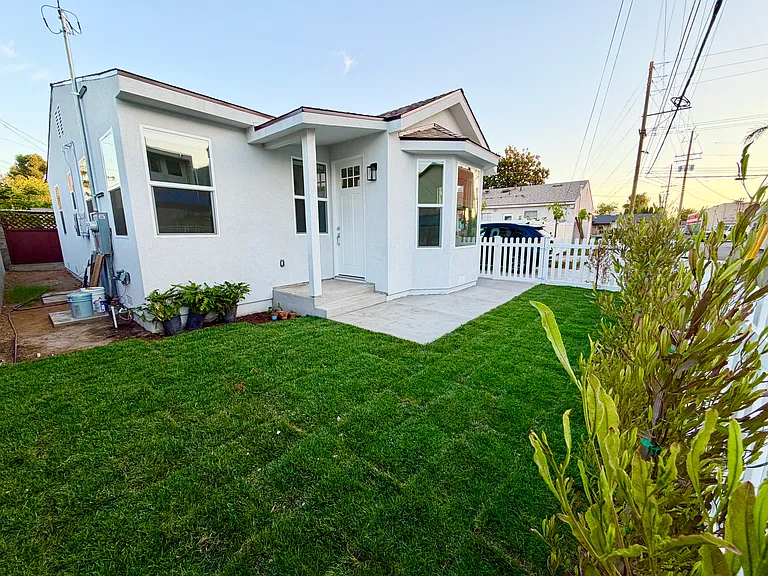 1140 N Buena Vista St #1142 — Photo 1
