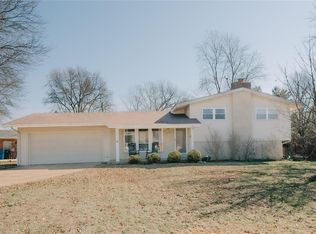 5154 Caribee Dr, Saint Louis, MO 63128