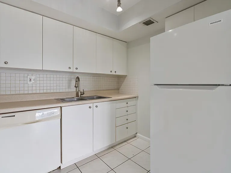 701 NW 19th St #306 — Photo 6