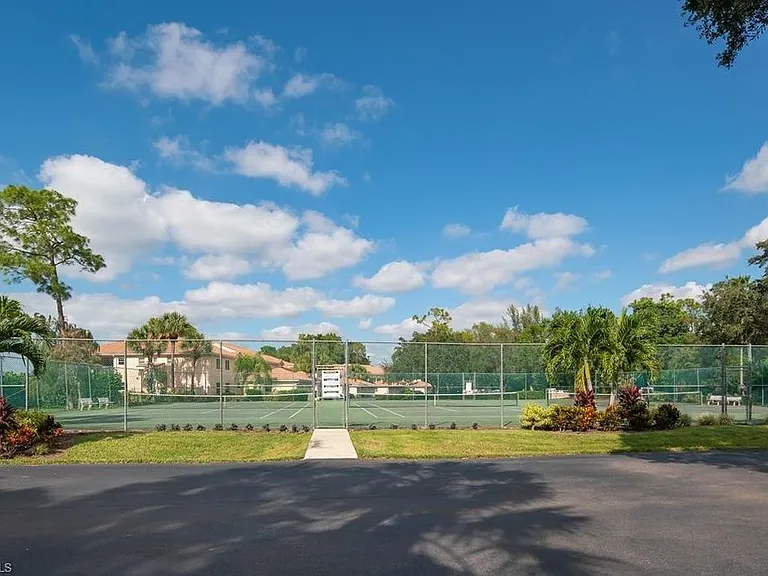 992 Woodshire Ln #D104 — Photo 11