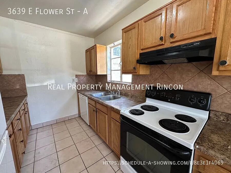 September Free Centrally Located 3-Bed, 1-Bath Duplex Apartment! Water, Sewer & Trash Included!! — Photo 4
