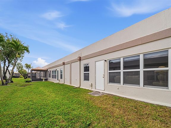 4th image of 18730 Stewart Circle #7