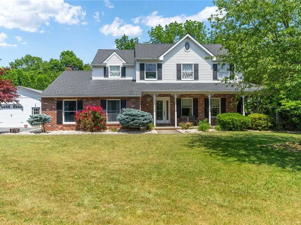 5886 Shady Ln, Nazareth, PA 18064