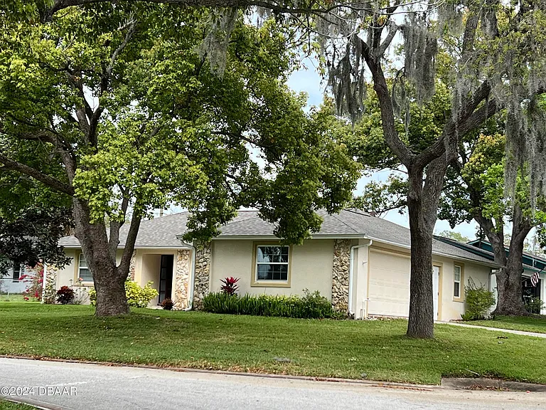 145 Pinion Cir — Photo 2
