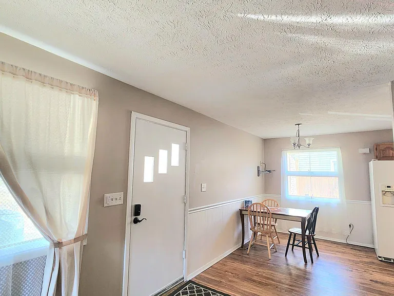 8706 Rosebud Dr — Photo 14