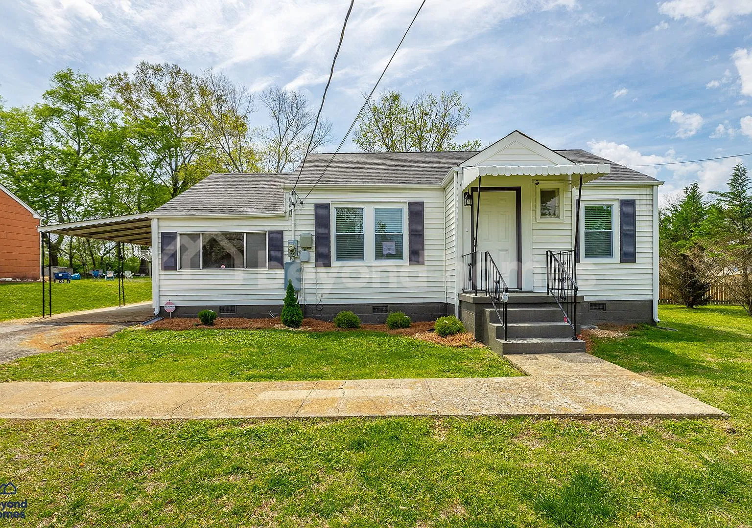 Beautiful and Newly Renovated 3 bedroom / 2 full bath home in East Ridge! — Photo 1