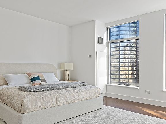 4th image of 250 E 54th St APT 22F