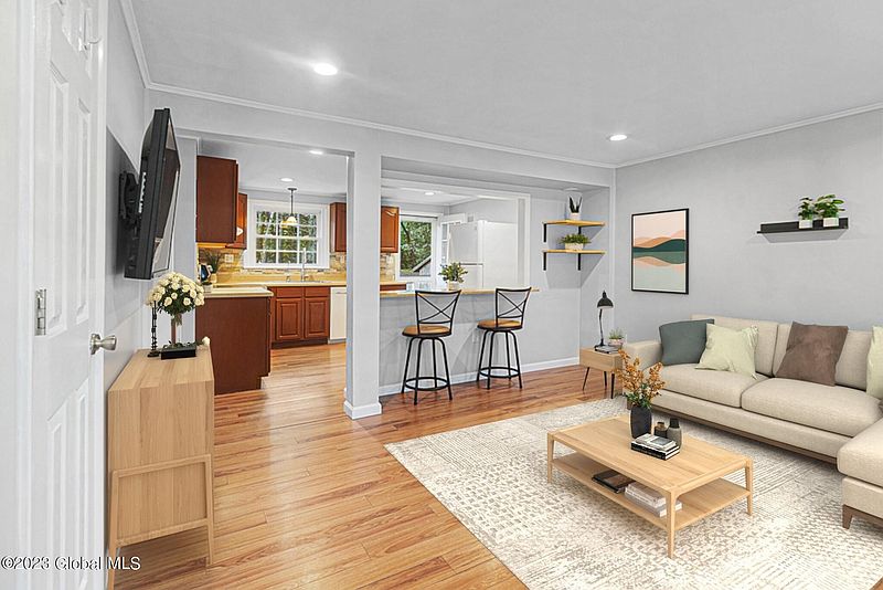 2nd image of 33 Red Oak Lane