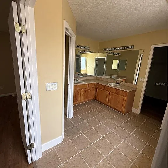933 Whispering Cypress Ln — Photo 14