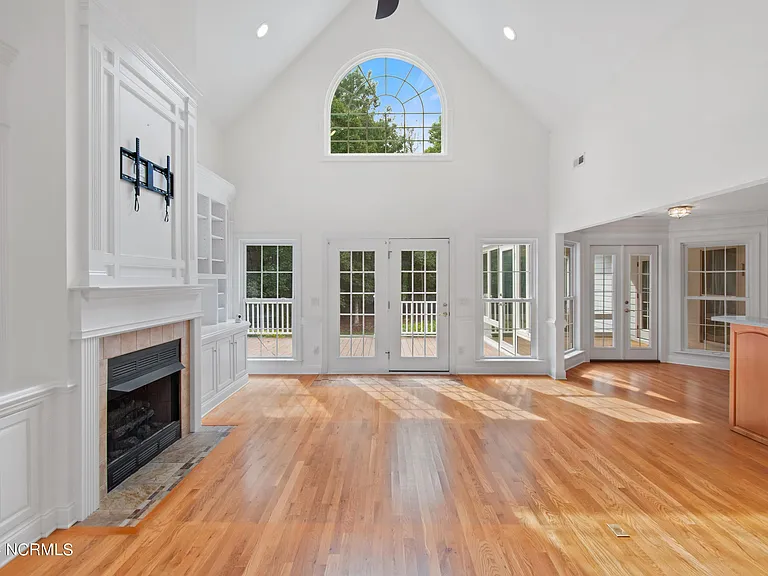 3567 Medinah Ave E — Photo 8