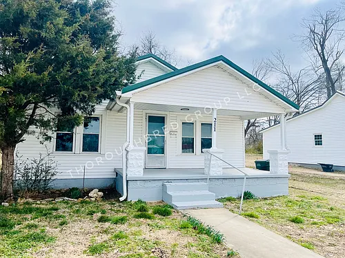 211 Cedar St Photo 1