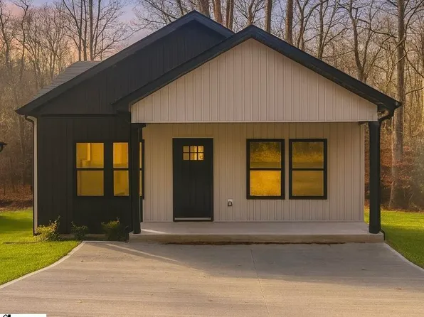 263 Law St, Woodruff, SC 29388