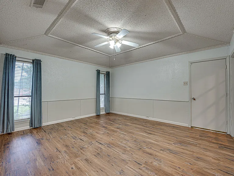 917 Meadowgate Dr — Photo 24