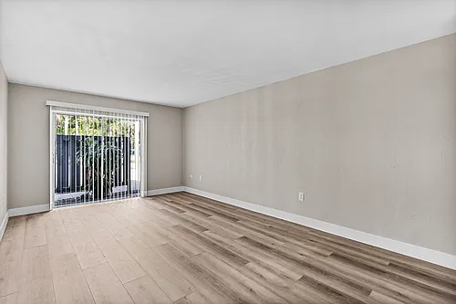 1917 Maravilla Ave Photo 1