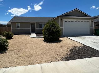 1835 Hickory Ln, Fernley, NV 89408