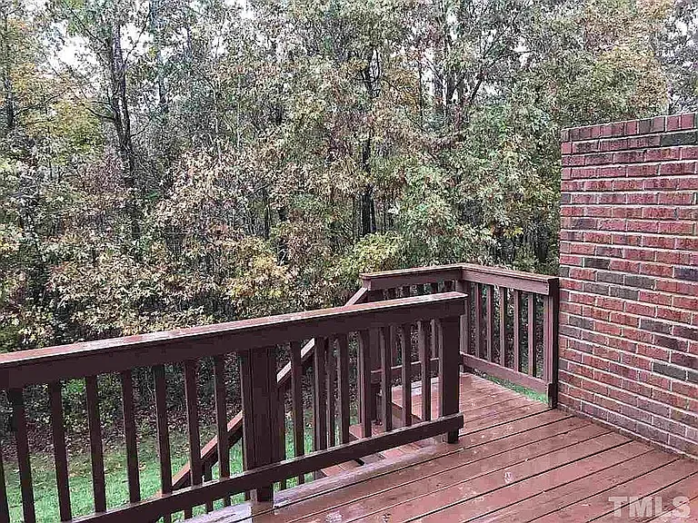 834 Saratoga Dr — Photo 10