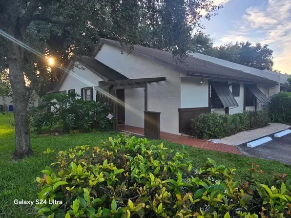 1581 NW 98th Terrace, Pembroke Pines, FL 33024