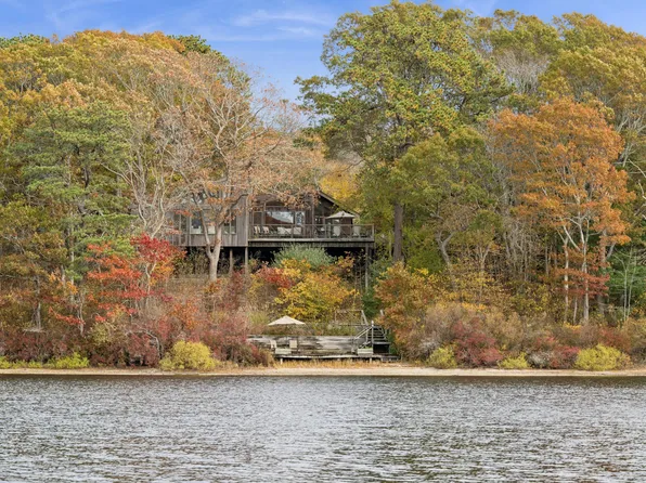 27 Lake View Ct, Southampton, NY 11968