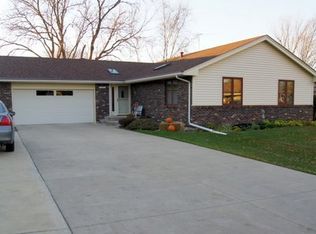 3604 Fawnridge Dr, Rockford, IL 61114