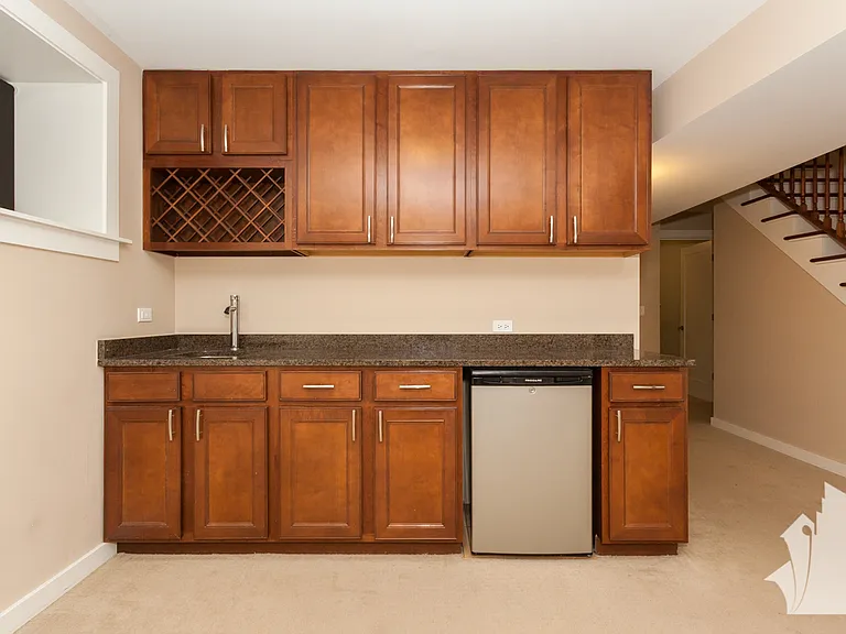 815 W Newport Ave #1R — Photo 15