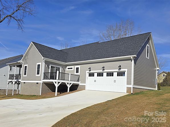 405 19th Avenue Cir NW, Hickory, NC 28601
