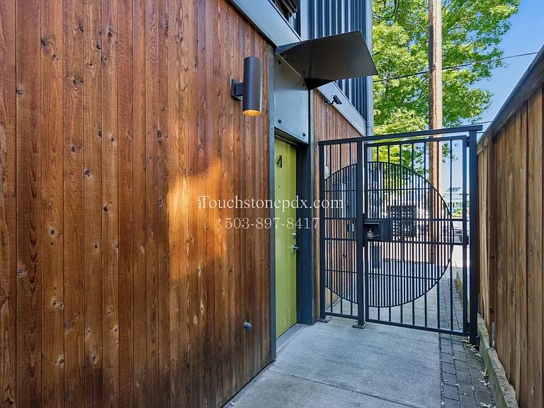 424 NE Jessup St #4 — Photo 25