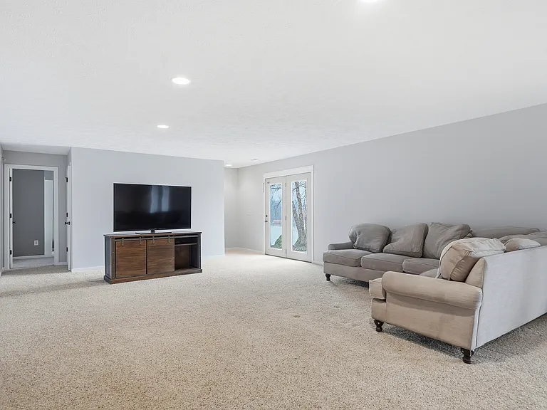 8886 Stonepoint Ct — Photo 38
