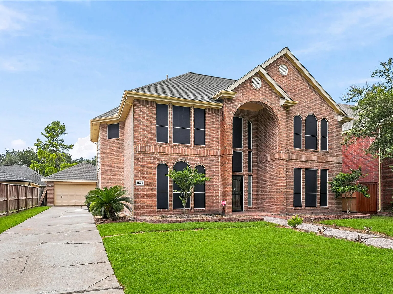 4 bed, 2.5 bath, 2793 sqft, $2,500 — Photo 2
