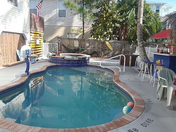 3rd image of 831 Lagoon St