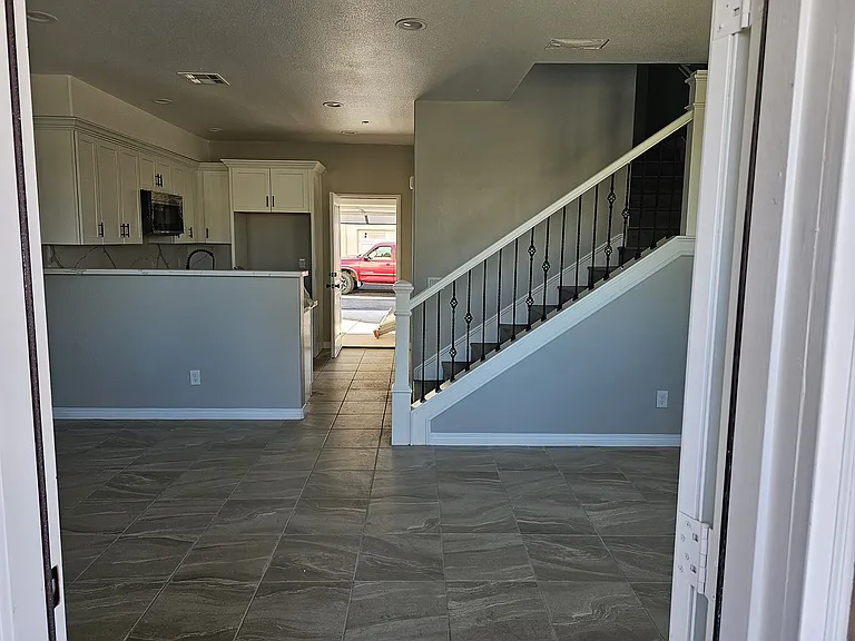 8315 Laurel Ave — Photo 4