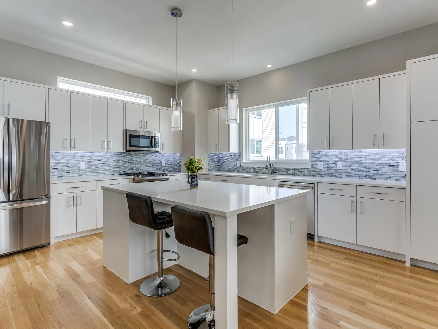 2 bed, 1641 sqft, $3,200 — Photo 1