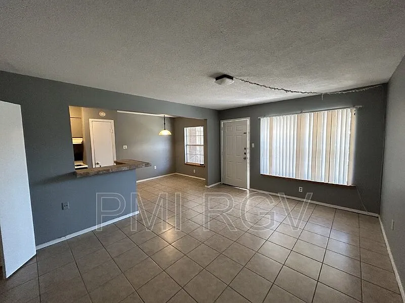 1 bed, 1.0 bath, $750 — Photo 3
