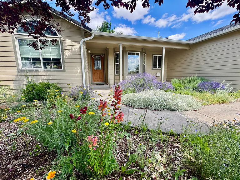 3232 Paramont St — Photo 1