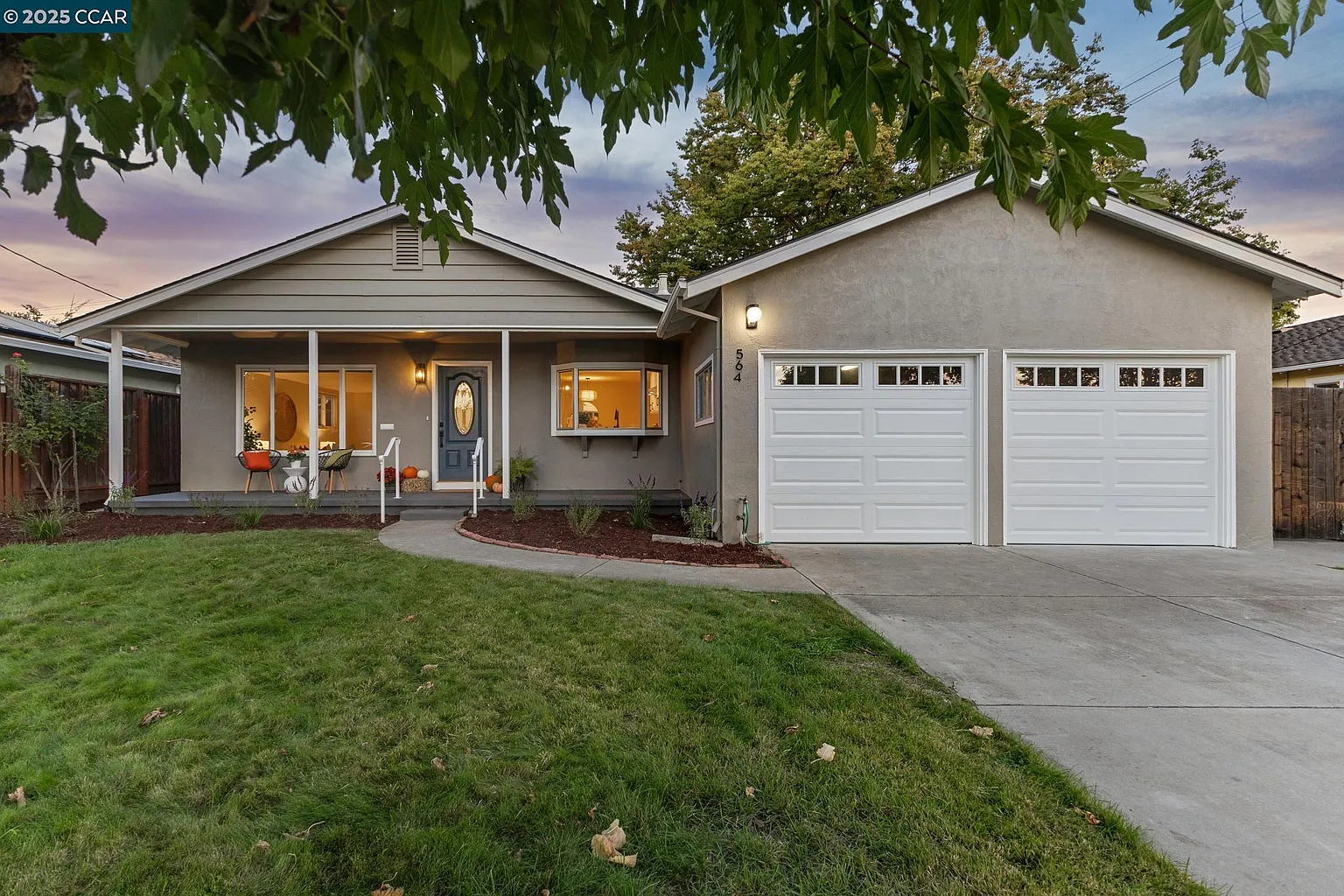 564 Tyler Ave photo 1
