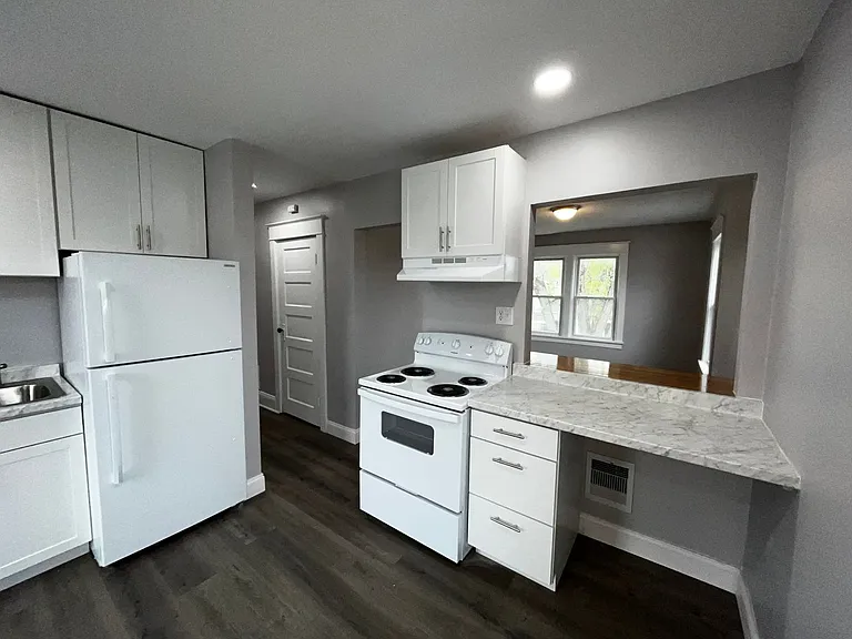 105 2nd St #2 — Photo 1