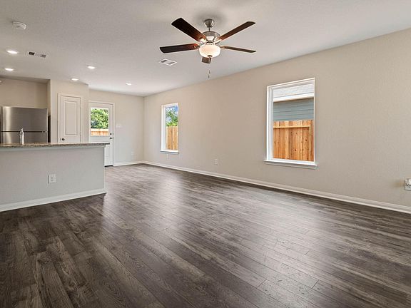 3rd image of 372 Fastboy Ln