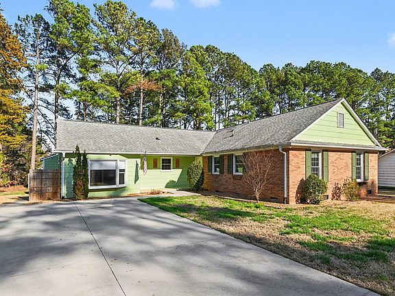 3rd image of 123 Montclair Cir