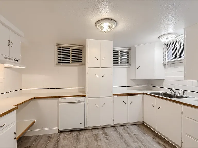 Downstairs kitchen, newly updated.