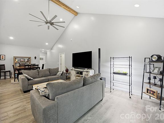 3rd image of 256 Litaker Ln