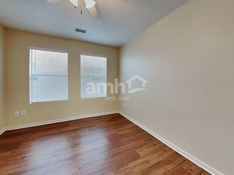 5602 Darby Square Trl — Photo 4