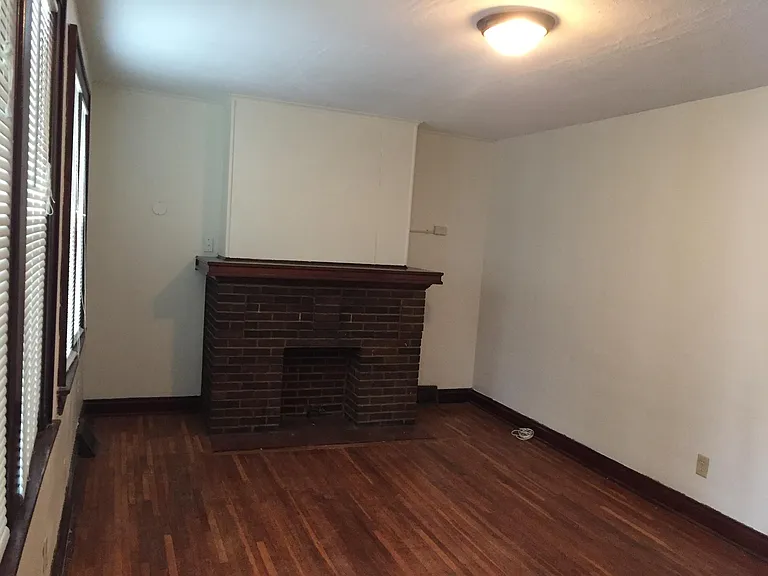 887 Oxley Rd — Photo 3