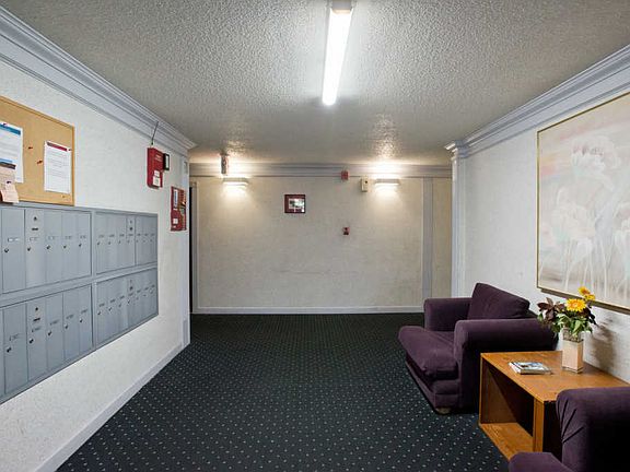 2nd image of 910 Beau Dr Unit 102