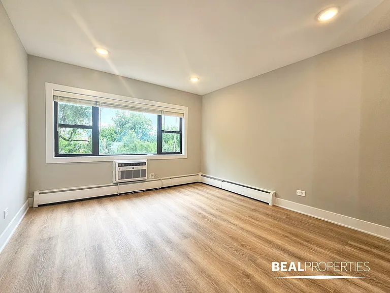 555 W Stratford Place — Photo 10
