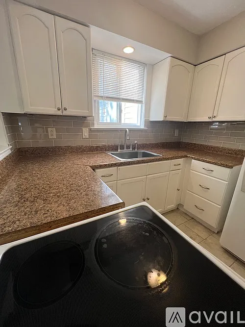 3 bed, 1008 sqft, $2,150 — Photo 2