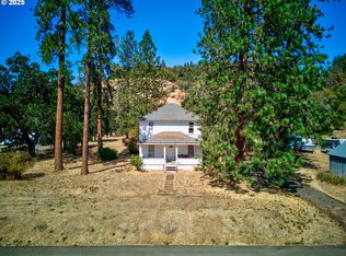 804 N Bank Rd, Roseburg, OR 97470