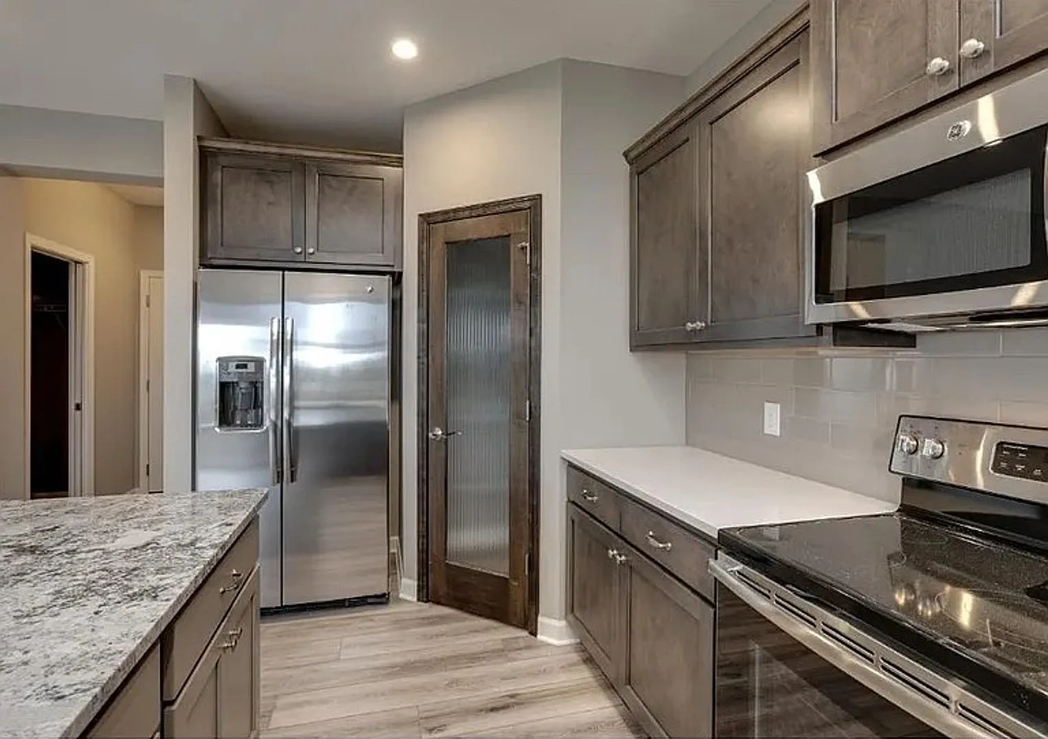 Spacious 4 Bedroom 2.5 Bath Home in Cologne — Photo 4