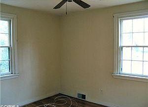 5th image of 1003 W 46th St