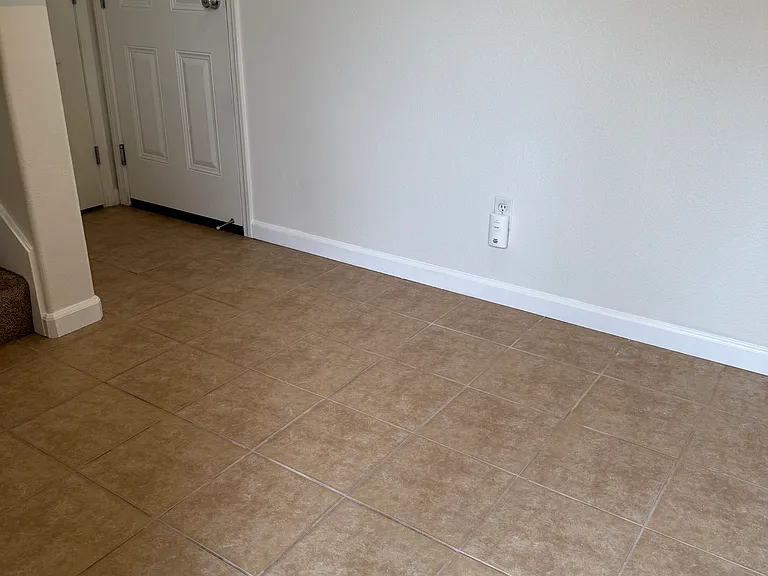 1195 Westbury Dr — Photo 4